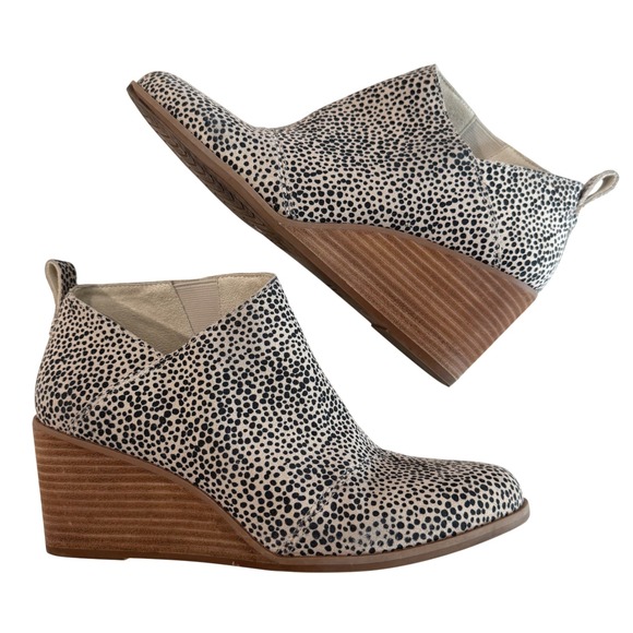 TOMS Marta Wedge Booties Dalmation Animal Print Suede Sz 9 Fall Shoes Ortholite - Picture 1 of 13